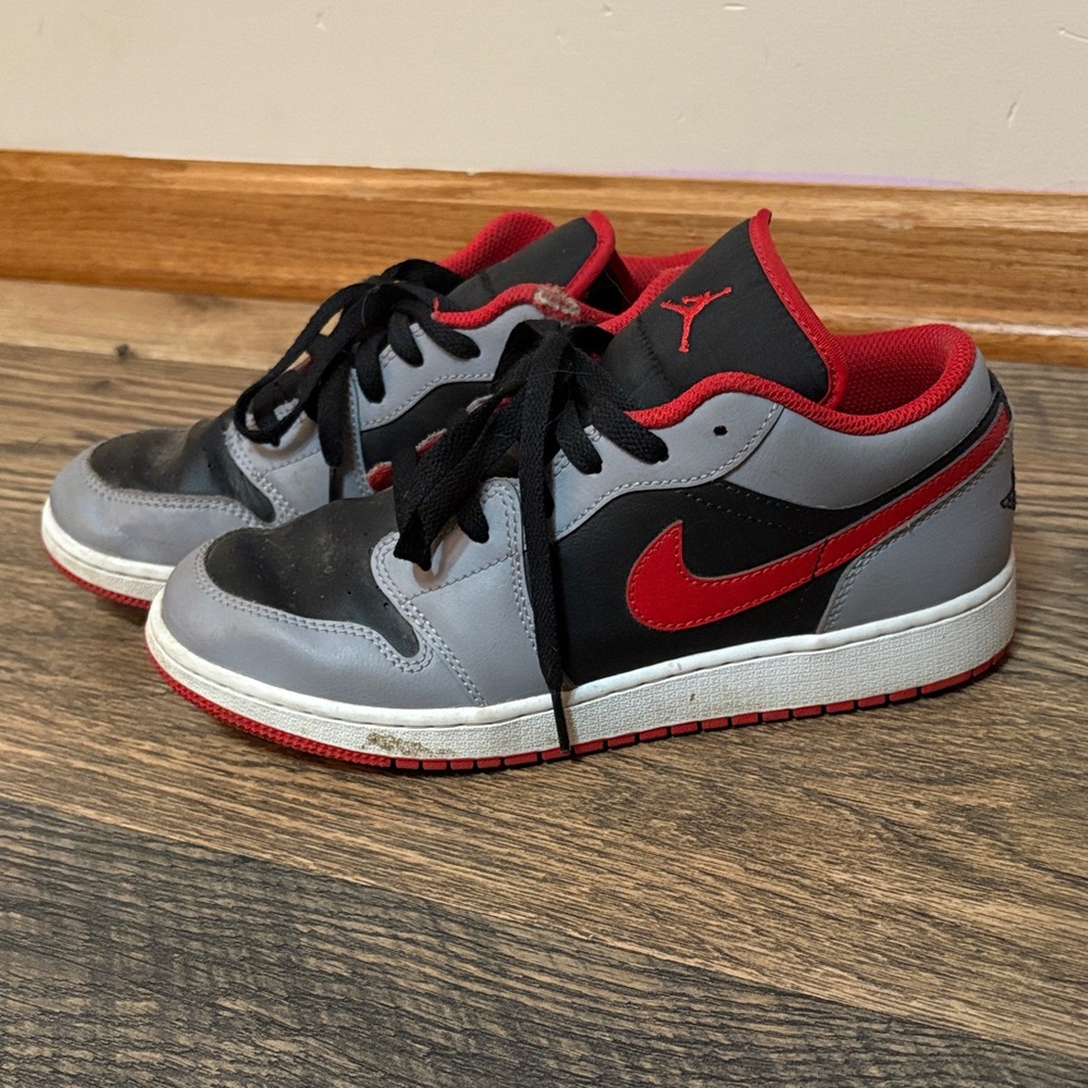 Nike Kids Sneakers in Gray and Red